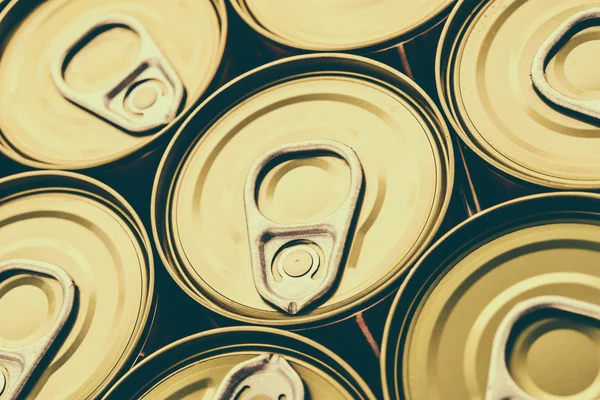 Aluminum cans rows — Stock Photo, Image