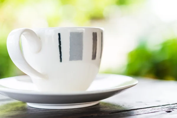 Coffee cup on wooden table — Stock Photo, Image