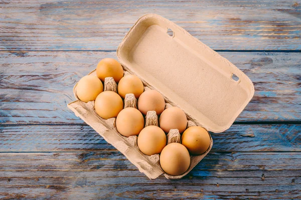 Bruin eieren karton — Stockfoto