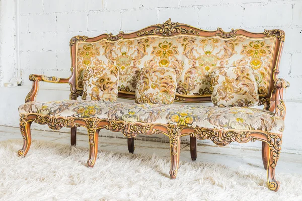 Velho sofá Vintage — Fotografia de Stock