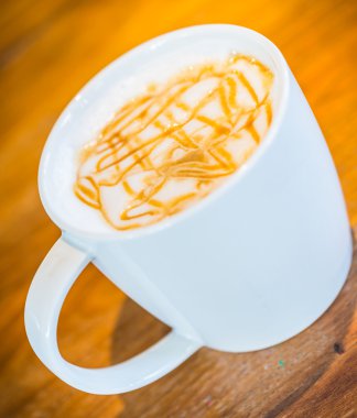 Karamelli sıcak kahve