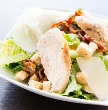 Izgara tavuk salata - sağlıklı gıda