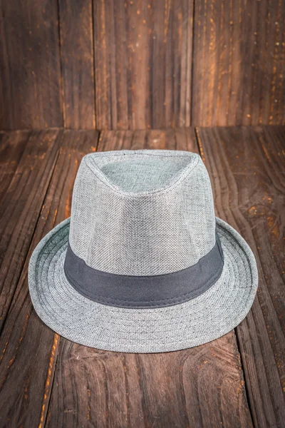 Sombrero de playa en madera —  Fotos de Stock