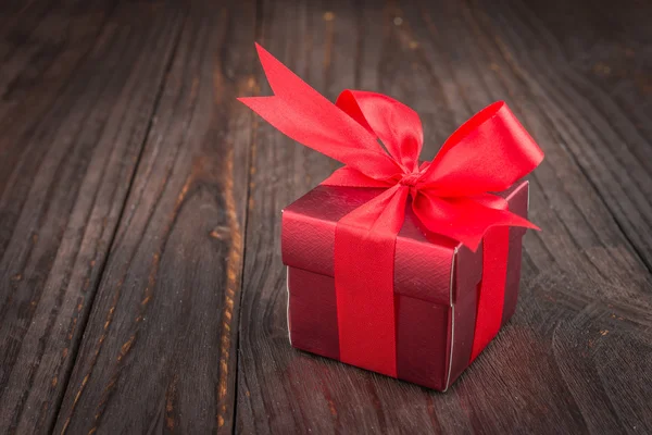 Caja de regalo con cinta — Foto de Stock