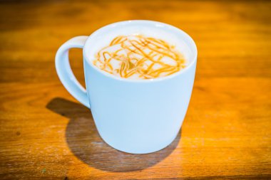 Karamelli sıcak kahve