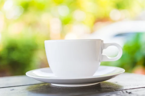 Xícara de café na mesa de madeira — Fotografia de Stock