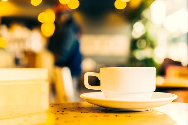 Tazza di caffè in caffetteria — Foto Stock