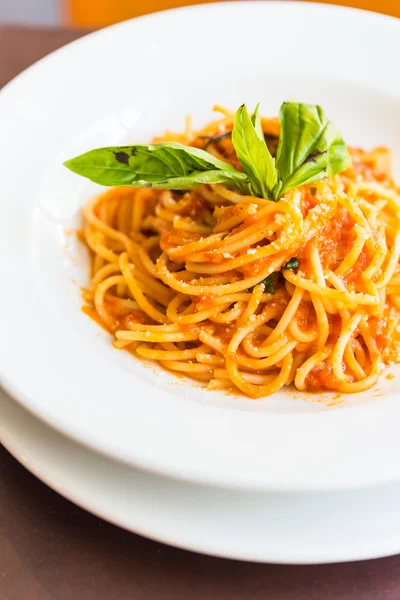 Espaguetis boloñeses en plato — Foto de Stock