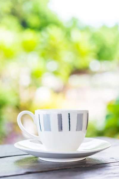 Coffee cup on wooden table — Stock Photo, Image