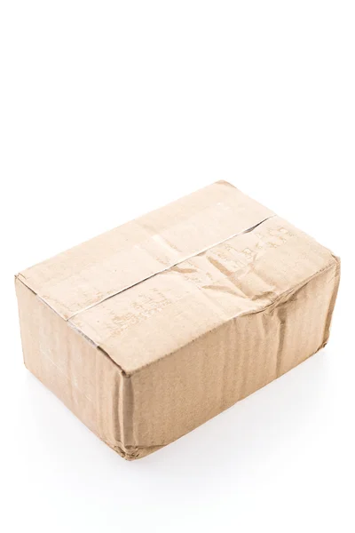 棕色的盒子，在白色背景上孤立 — 图库照片