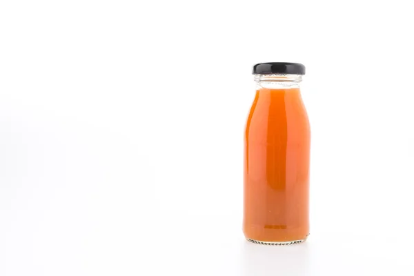 Botella de jugo de naranja aislada sobre fondo blanco — Foto de Stock