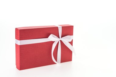 Kırmızı hediye kutusu