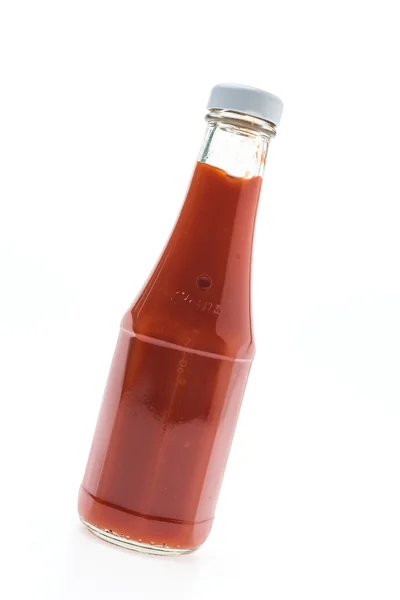 Пляшка соусу ізольована на білому — стокове фото
