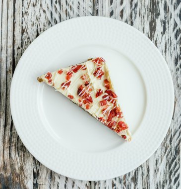 Kızılcık pasta dilimi