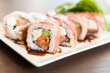 Somon suşi maki