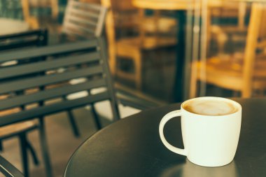 Kafede kahve fincanı