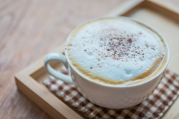 Schäumender Cappuccino-Kaffee — Stockfoto