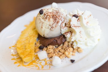 vanilyalı dondurma tatlı