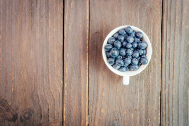 bir fincanda taze yaban mersini