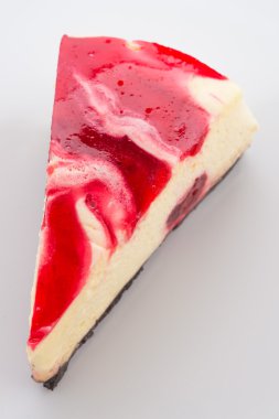 Dilim çilekli cheesecake