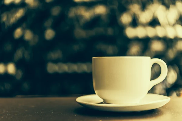 Schwarzer Kaffee in weißer Tasse — Stockfoto