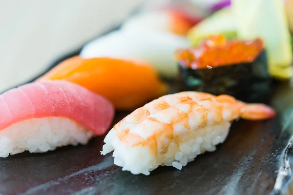 Nigiri sushi rullar — Stockfoto