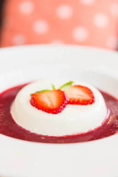 Panna cotta fraise — Photo