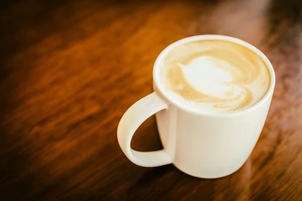 Cangkir kopi di atas meja — Stok Foto