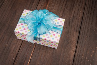 Kurdeleli hediye kutusu