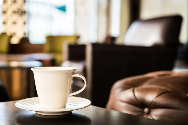 Coffee cup in coffee shop — Stock Photo, Image