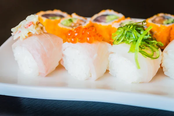 Sushi rolka na desce — Stock fotografie