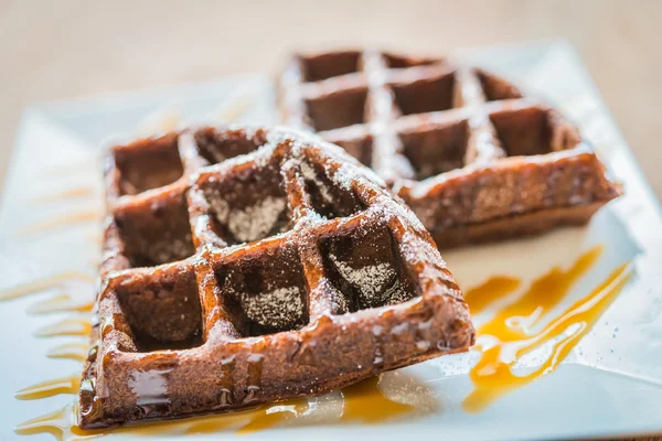 Waffle de chocolate com geléia — Fotografia de Stock