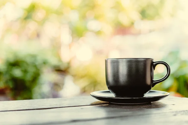 Coffee cup on wooden table — Stock Photo, Image