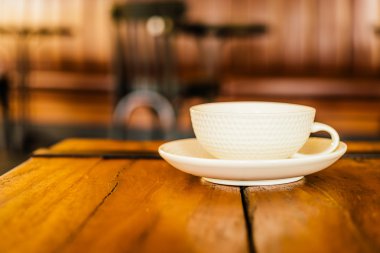 Kahve dükkanında kahve fincanı.