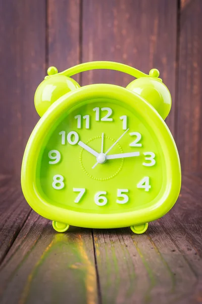 Clock on wood background — Stock Photo, Image