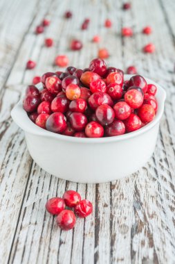 Kızılcık beyaz kase