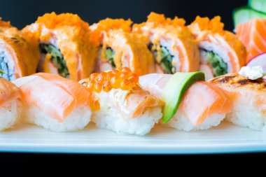 Lezzetli Japon suşi rulo