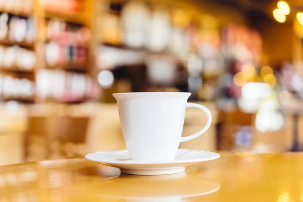 木製テーブルの上のコーヒーカップ — ストック写真