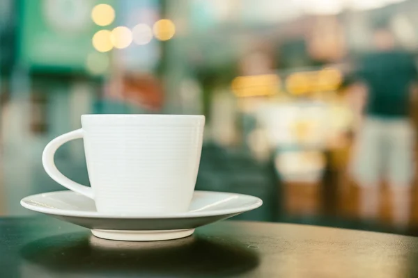 Tazza di caffè in caffetteria — Foto Stock