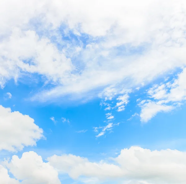 Wolkenlucht achtergrond — Stockfoto