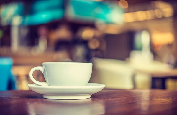 Coffee cup in coffee shop — Stock Photo, Image