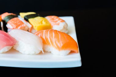 Lezzetli Japon suşi rulo