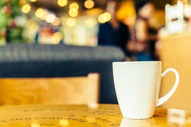 Kahve dükkanında kahve fincanı.