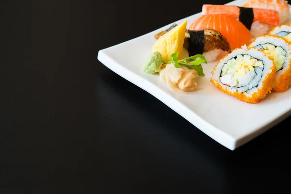 Delicious japanese sushi rolls — Stock Photo, Image