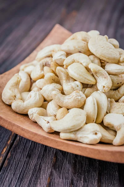 Cashew op houten achtergrond — Stockfoto