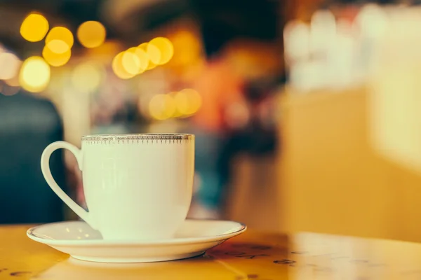 Coffee cup in coffee shop — Stock Photo, Image