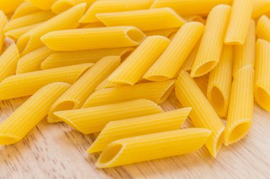 Ham pişmemiş makarna