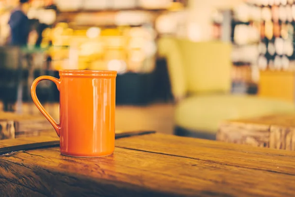 Coffee mug on wooden table — Stock Photo, Image