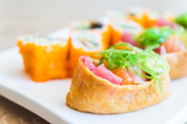 Lezzetli Japon suşi rulo