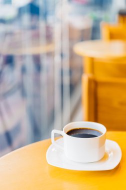 Kahve dükkanında kahve fincanı.